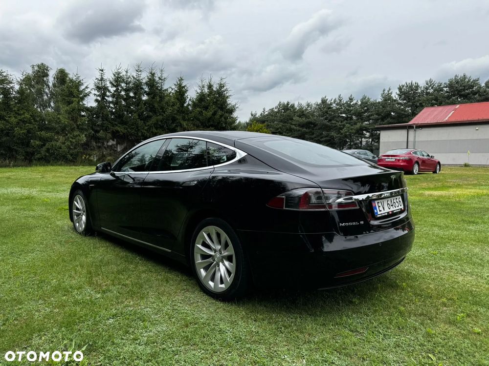 Tesla Model S - 4