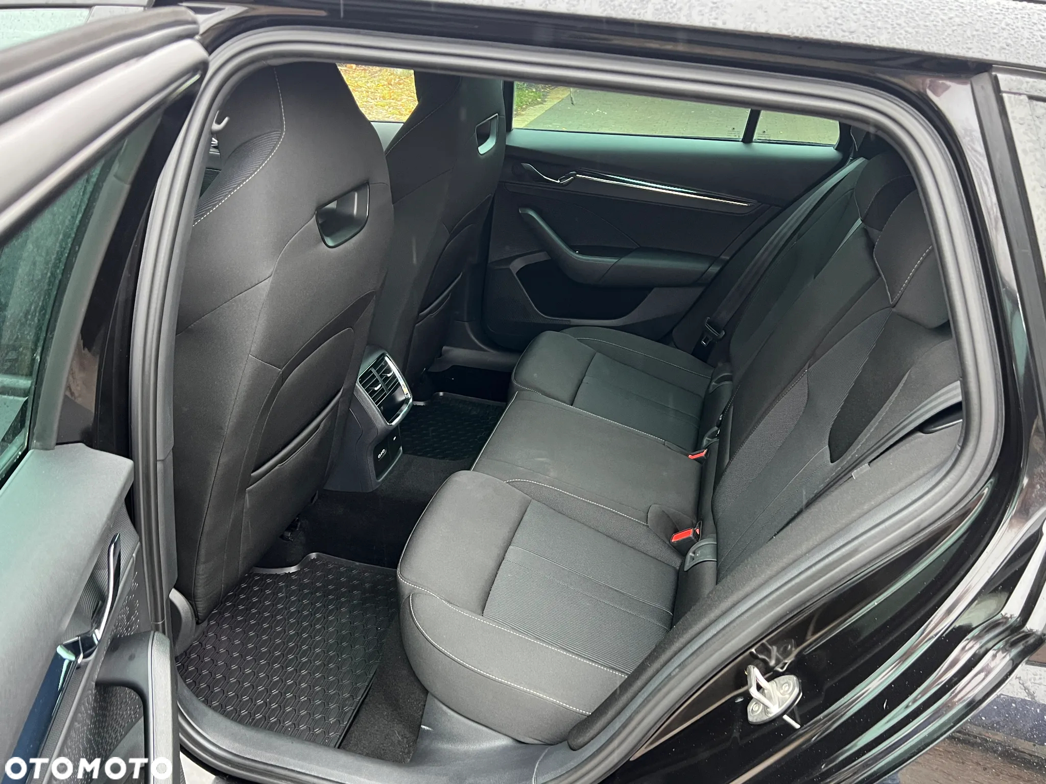 Skoda Octavia 2.0 TDI DSG Sportline - 24