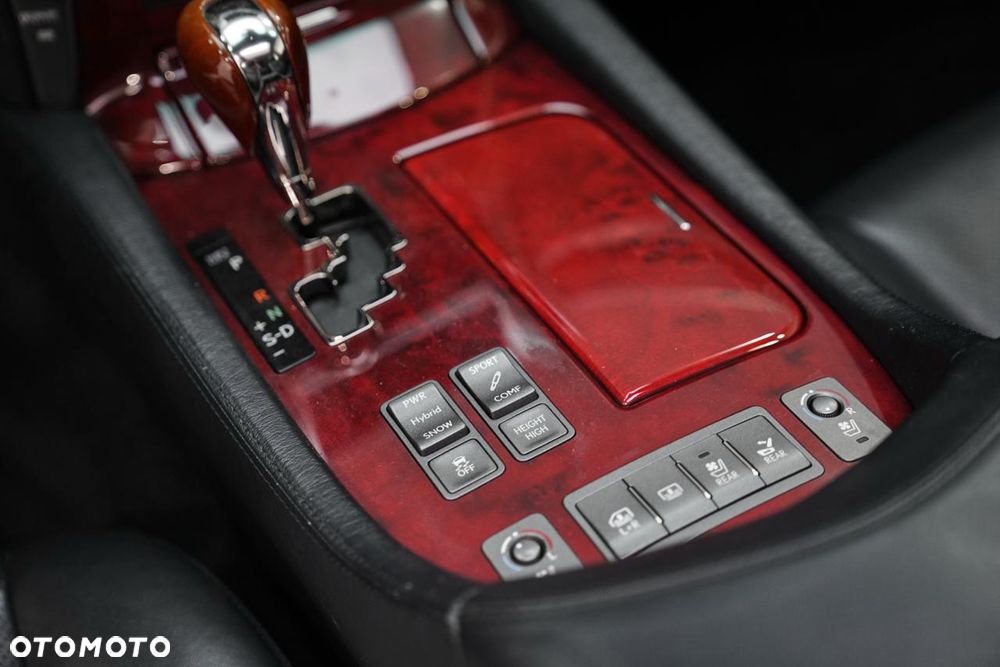 Lexus LS - 26