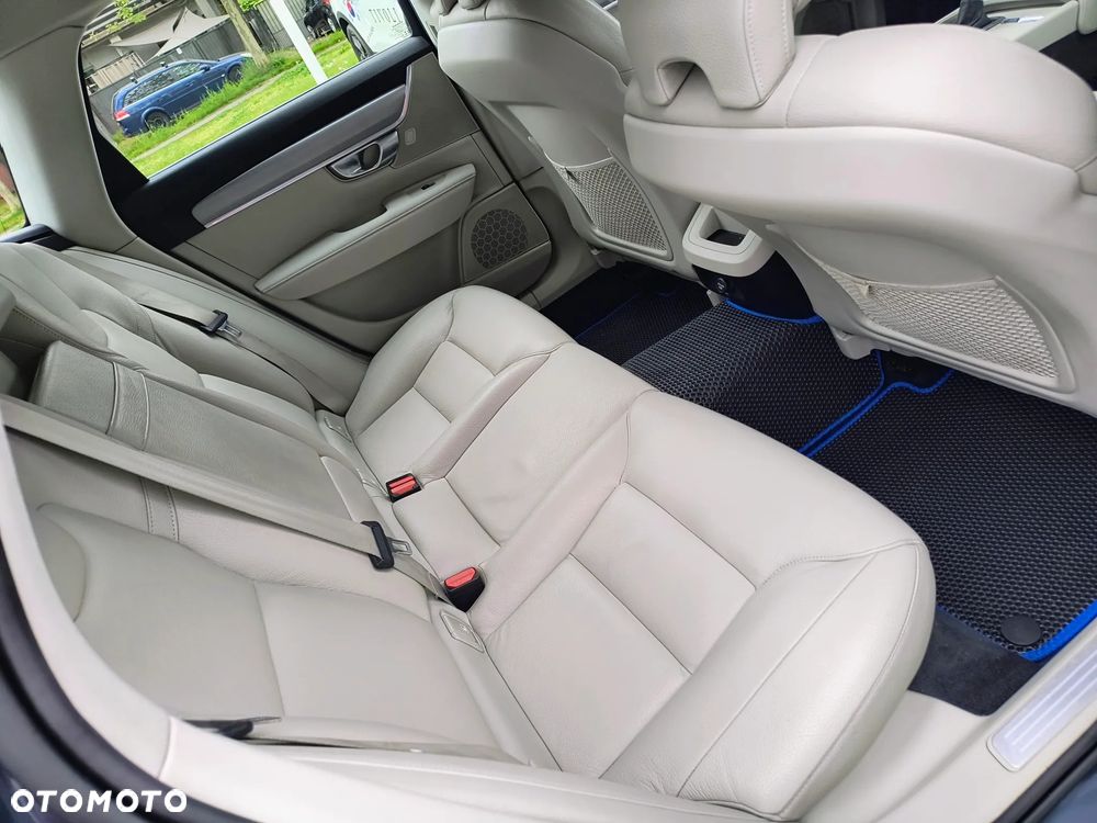 Volvo V90 D4 Momentum Pro - 23