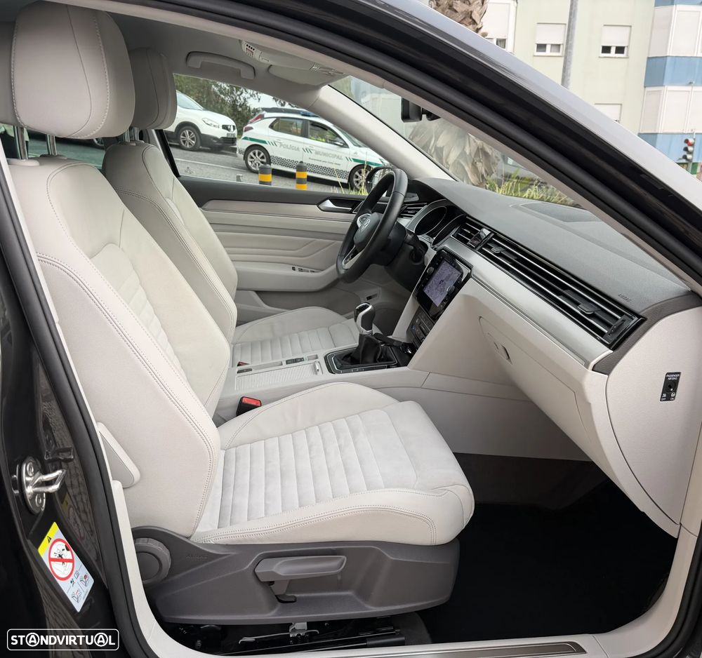 VW Passat 2.0 TDI Highline - 23