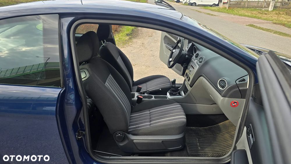 Ford Focus 1.4 16V Trend - 22