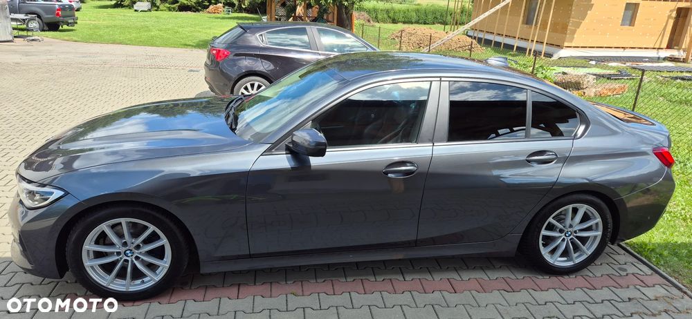 BMW Seria 3 320d mHEV - 12