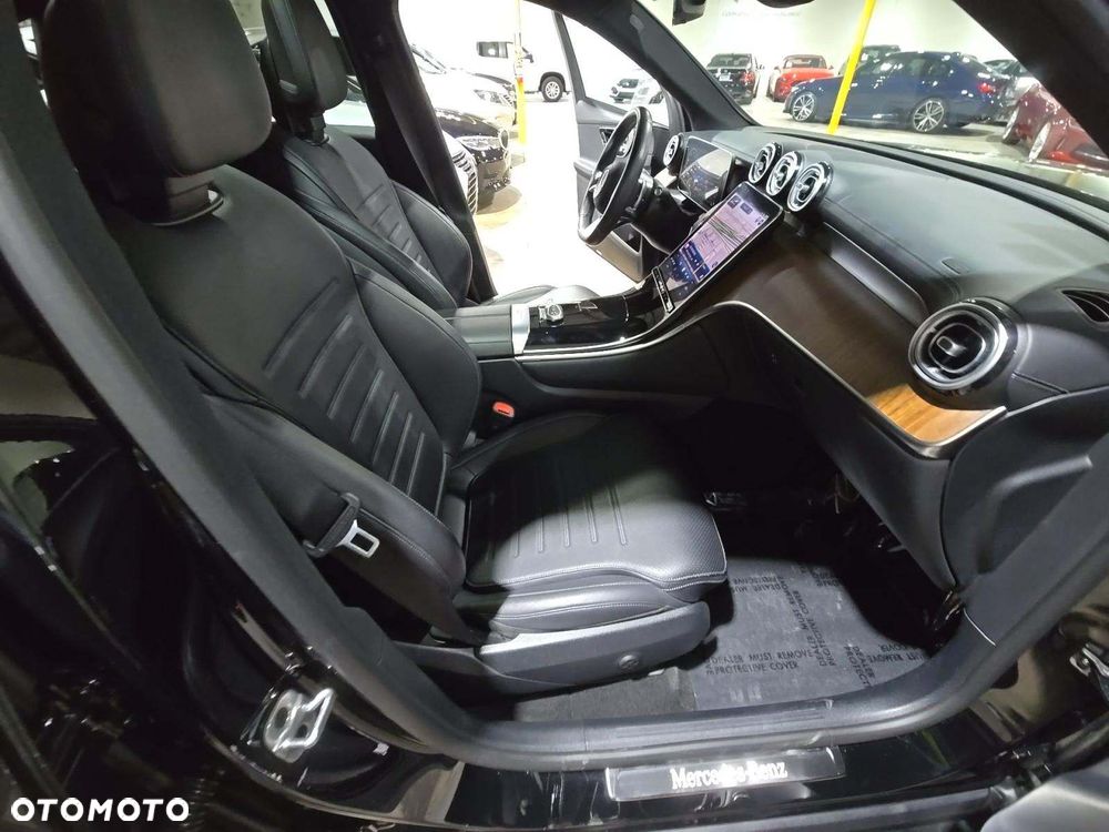 Mercedes-Benz GLC 300 4Matic 9G-TRONIC AMG Line - 8