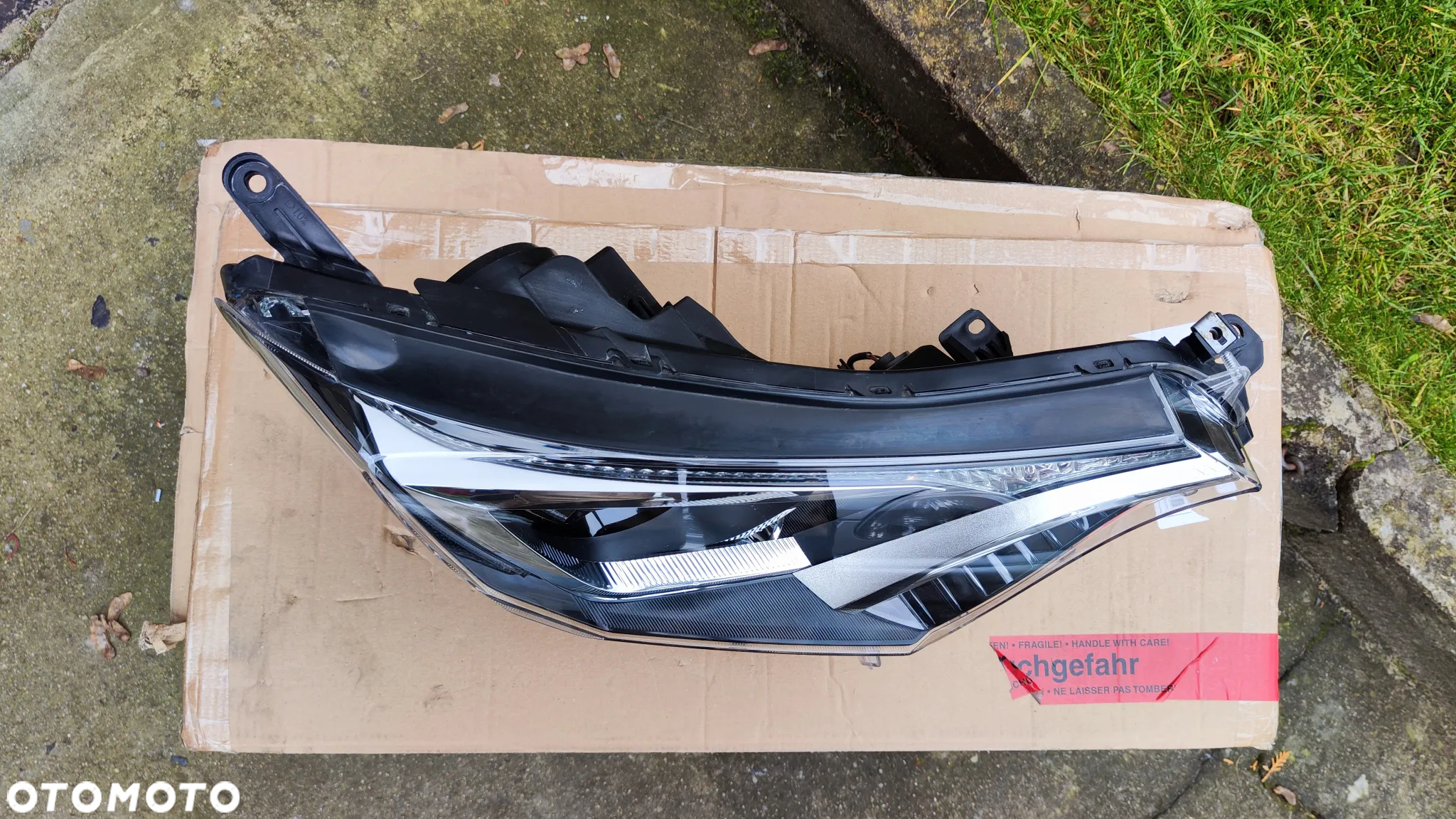 Toyota Rav4 Lift 16-19 Lampa Prawa Przód Zwykła Soczewka z LED DRL - 4