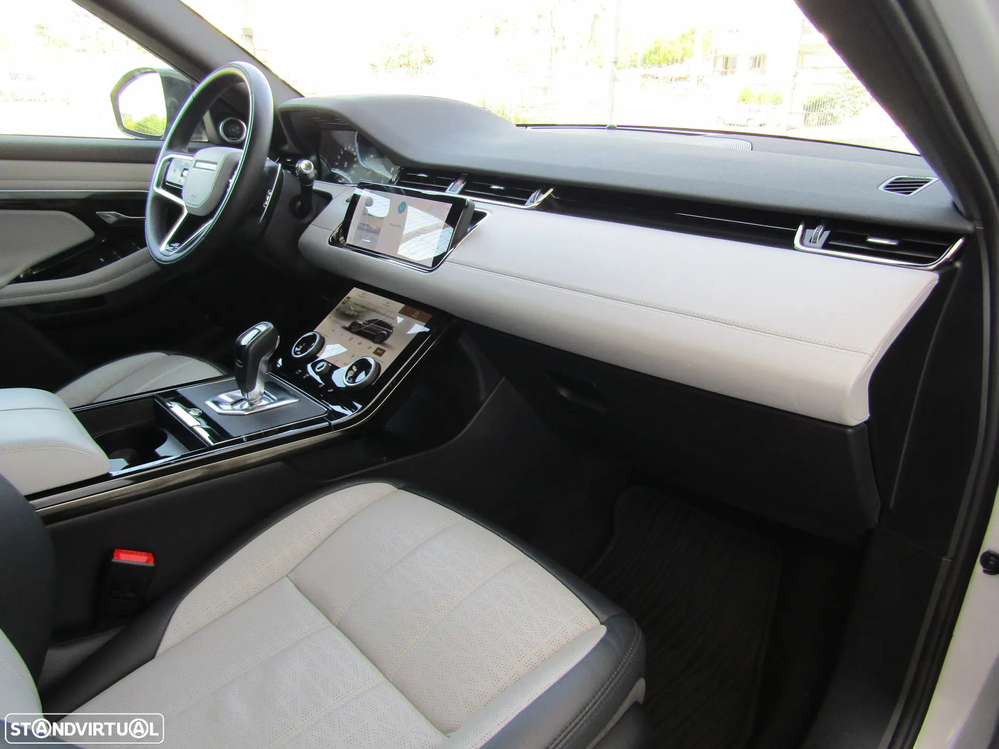 Land Rover Range Rover Evoque 2.0 D200 AWD R-Dynamic Auto - 27