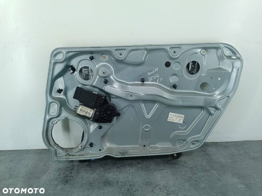 PODNOŚNIK SZYBY PRAWY PRZÓD  VW PASSAT B5 FL 3B4837752LB  3B4837756D BROSE - 6