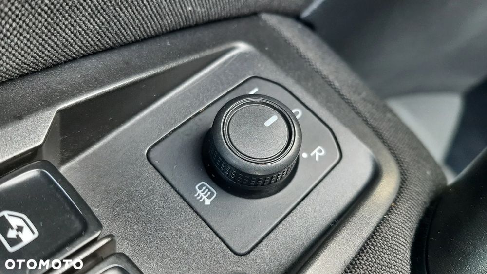 Volkswagen Touran - 12