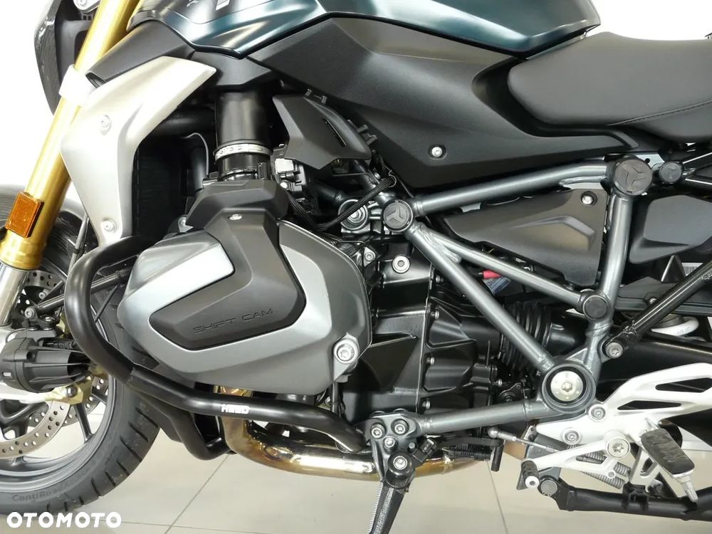 BMW R - 8