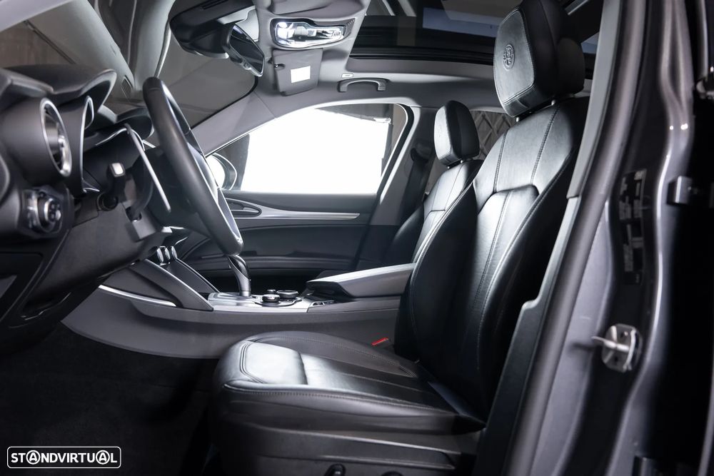 Alfa Romeo Stelvio 2.2 D Veloce Q4 AT8 - 24