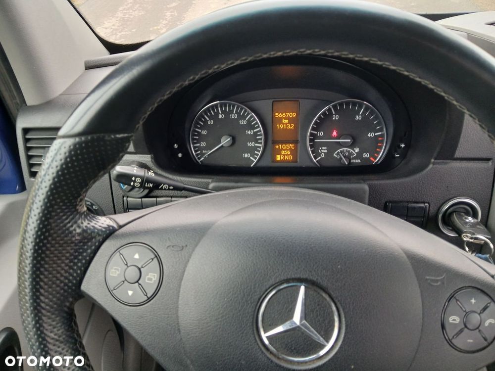 Mercedes-Benz Sprinter - 12