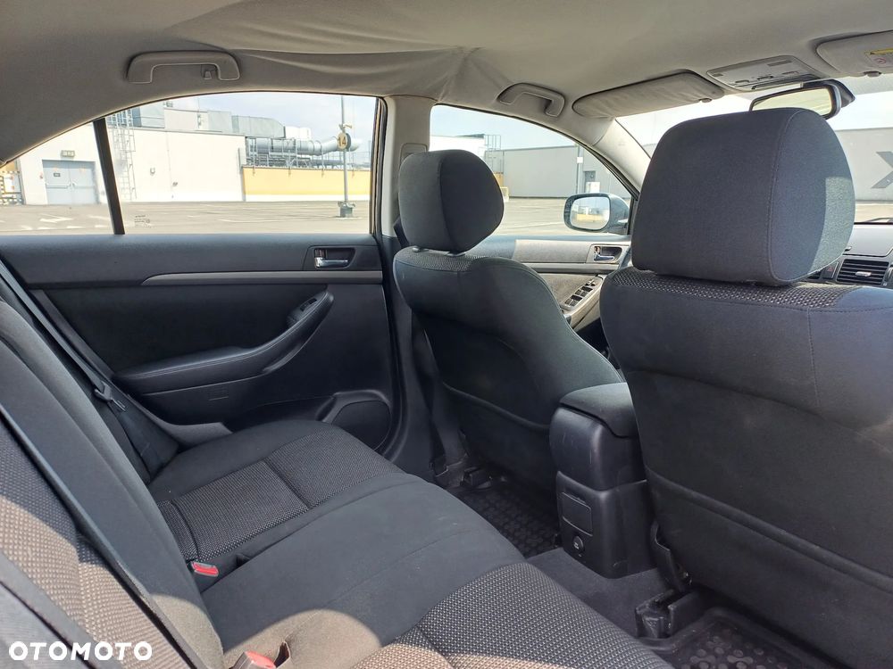 Toyota Avensis 2.0 D-4D - 9