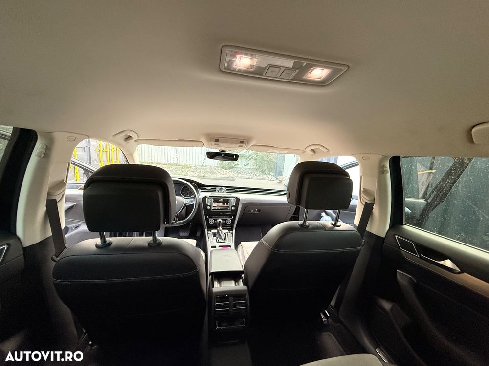 Volkswagen Passat Variant 2.0 TDI DSG 4Motion Highline - 13
