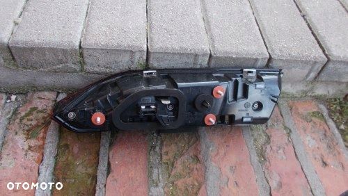 LAMPA TYLNA LEWA W KLAPĘ ECE EUROPA BMW G60 G61 - 2