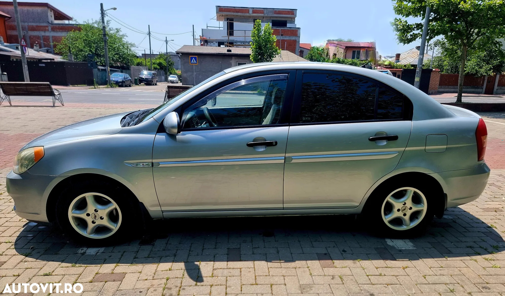Hyundai Accent - 12