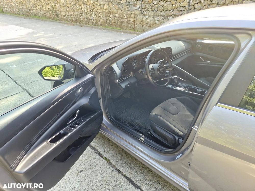 Hyundai Elantra 1.6 l 123 CP CVT Highway - 18