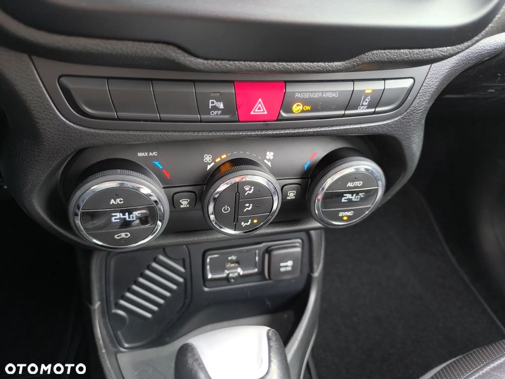 Jeep Renegade 1.4 MultiAir Limited FWD S&S - 29