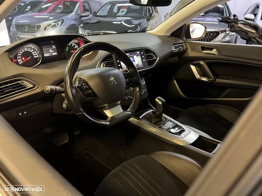 Peugeot 308 SW 1.2 PureTech Allure EAT8 foto 5