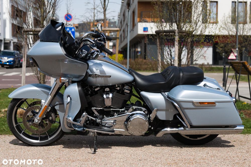 Harley-Davidson Touring Road Glide - 2