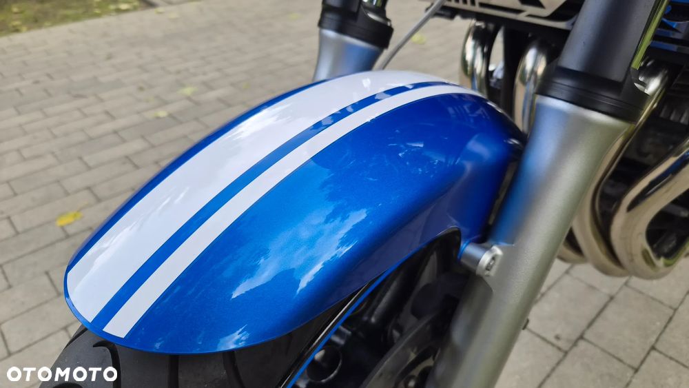 Yamaha XJR - 10