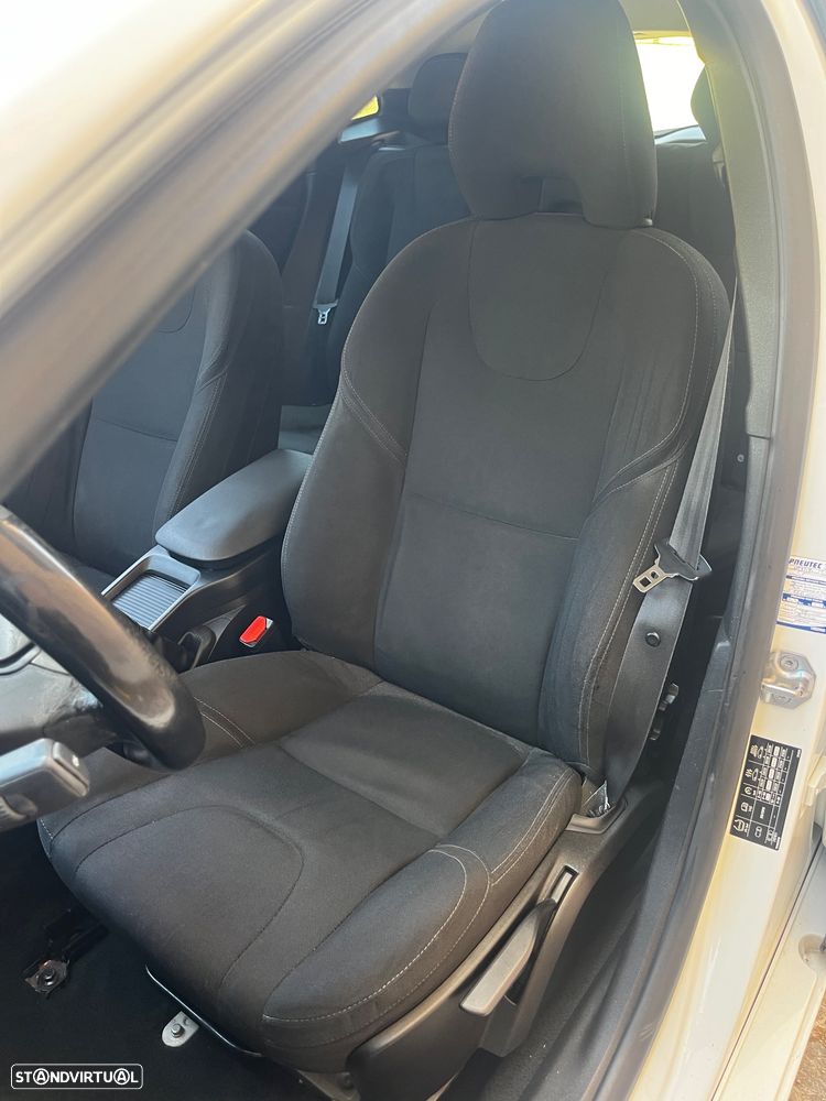 Volvo V40 1.6 D2 R-Design Momentum - 24
