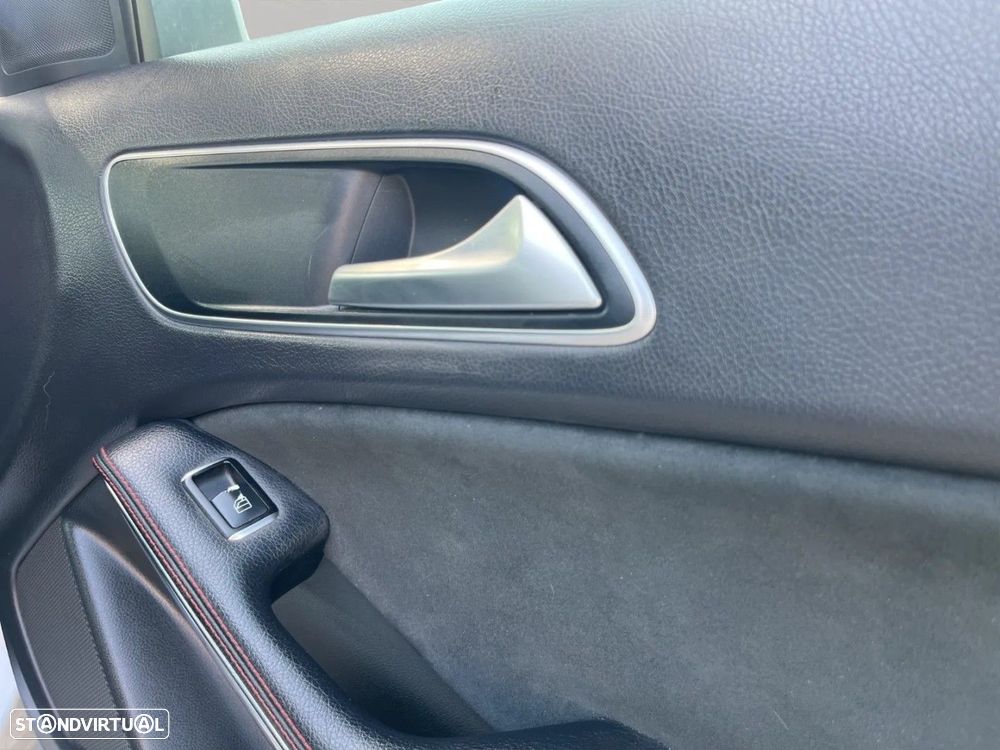 Mercedes-Benz A 45 AMG 4Matic Speedshift 7G-DCT - 16