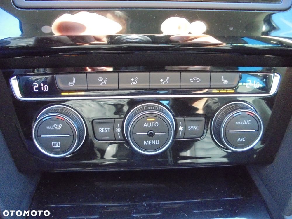 Volkswagen Passat Variant 2.0 TDI SCR BlueMotion Highline - 19