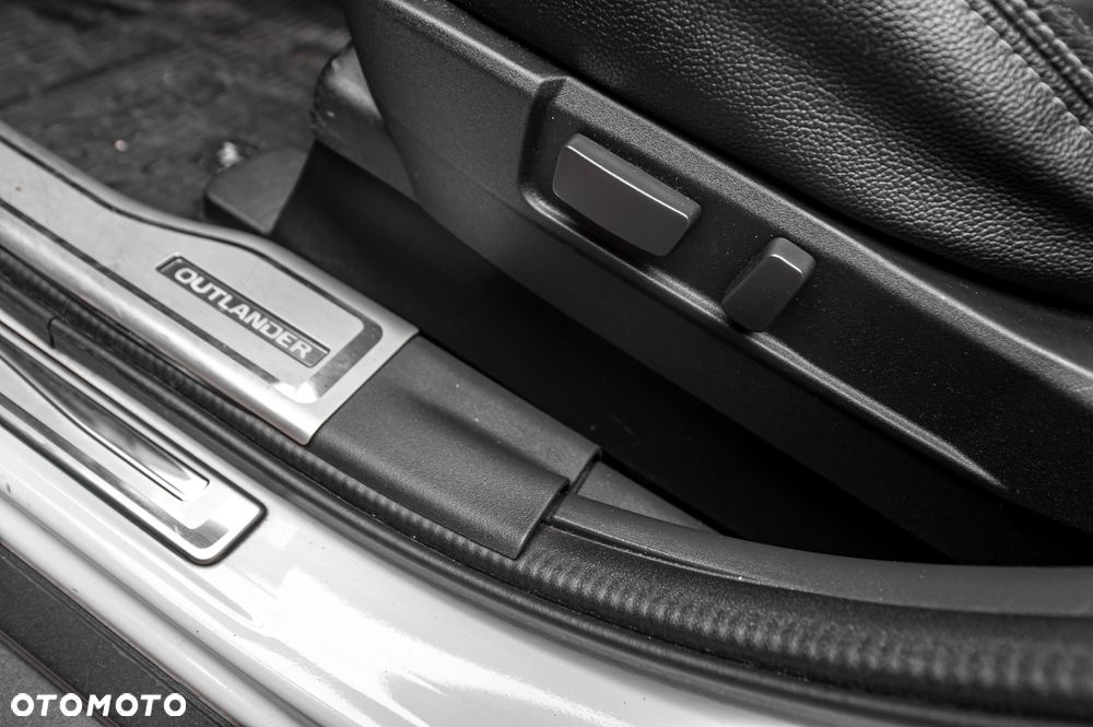 Mitsubishi Outlander 2.2 DID Instyle Navi 4WD - 17