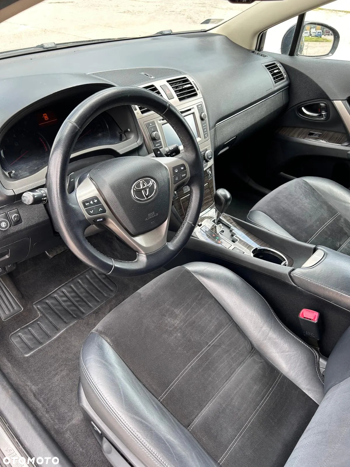 Toyota Avensis 1.8 Premium MS - 6