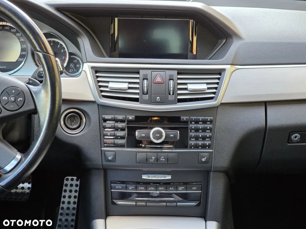 Mercedes-Benz Klasa E 350 CGI BlueEFFICIENCY 7G-TRONIC Avantgarde - 21