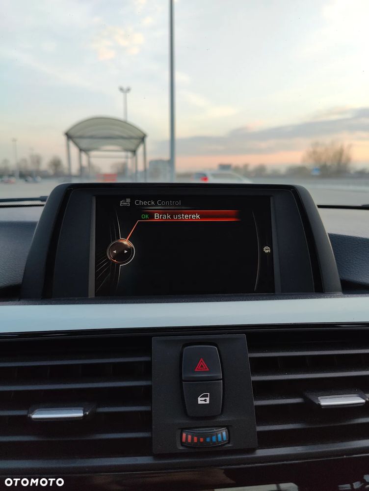 BMW Seria 3 318i Sport Line - 18