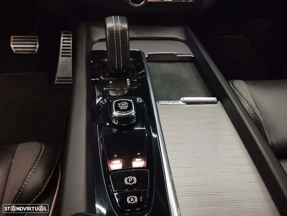 Volvo XC 60 2.0 B4 R-Design - 35