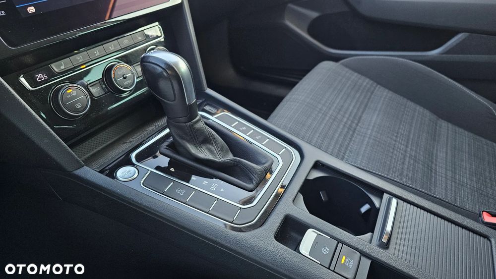 Volkswagen Passat - 22