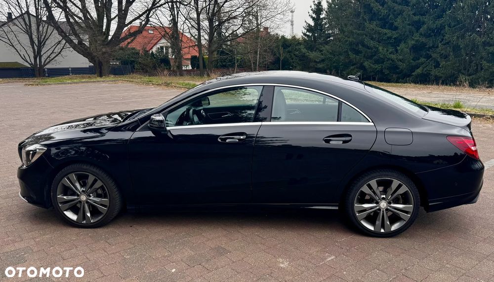 Mercedes-Benz CLA 180 7G-DCT Urban - 3