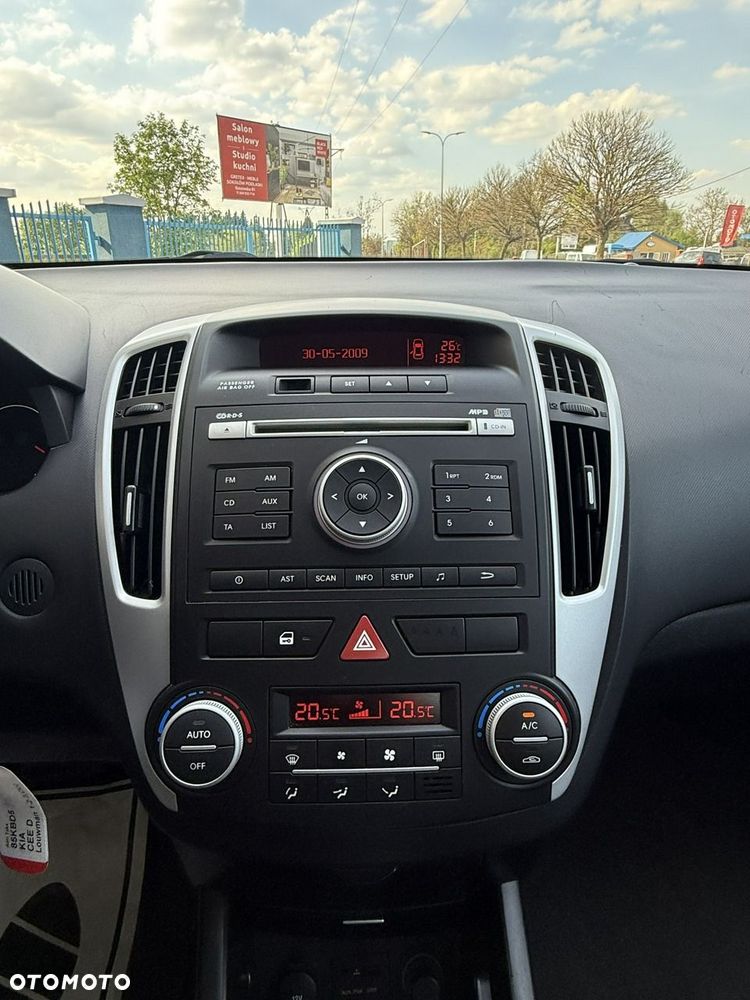 Kia Ceed - 15
