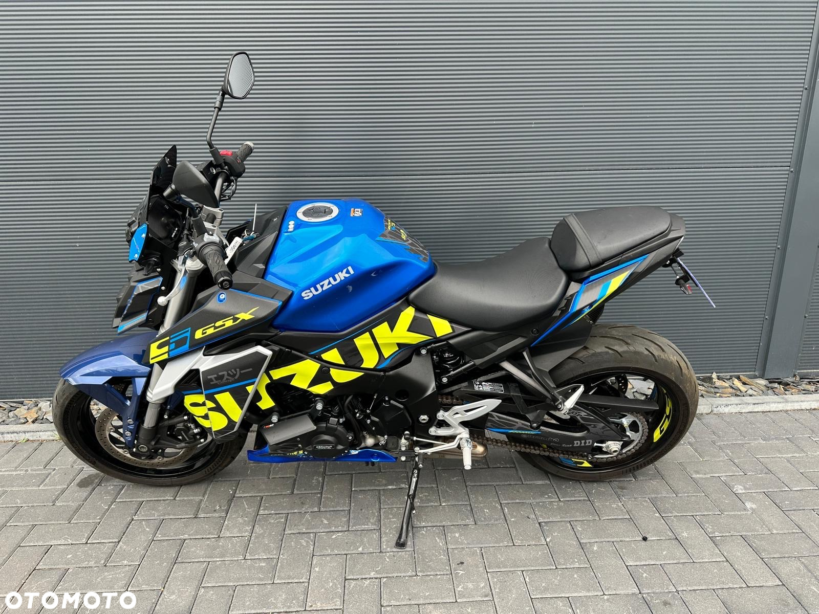 Suzuki GSX - 2
