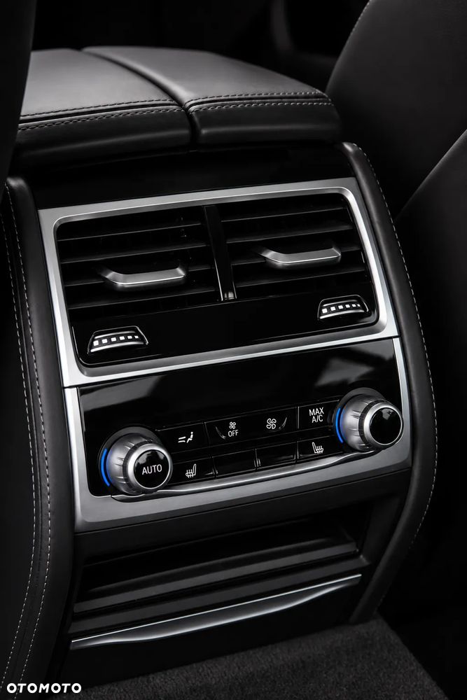 BMW Seria 7 750Li xDrive - 21