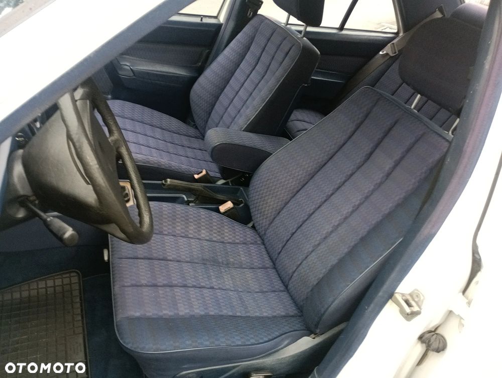 Mercedes-Benz W201 (190) - 12