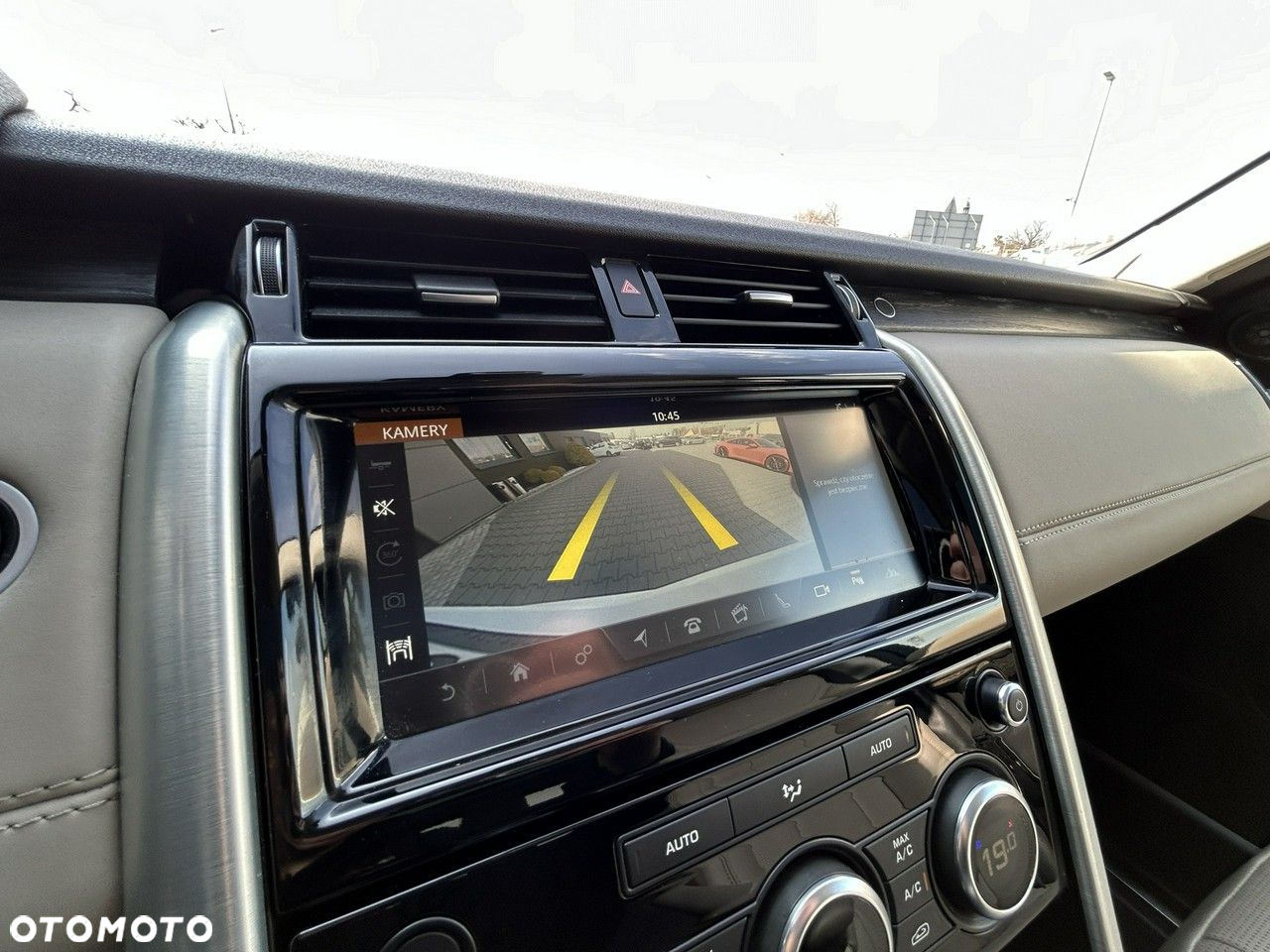 Land Rover Discovery V 3.0 Si6 HSE Luxury - 23