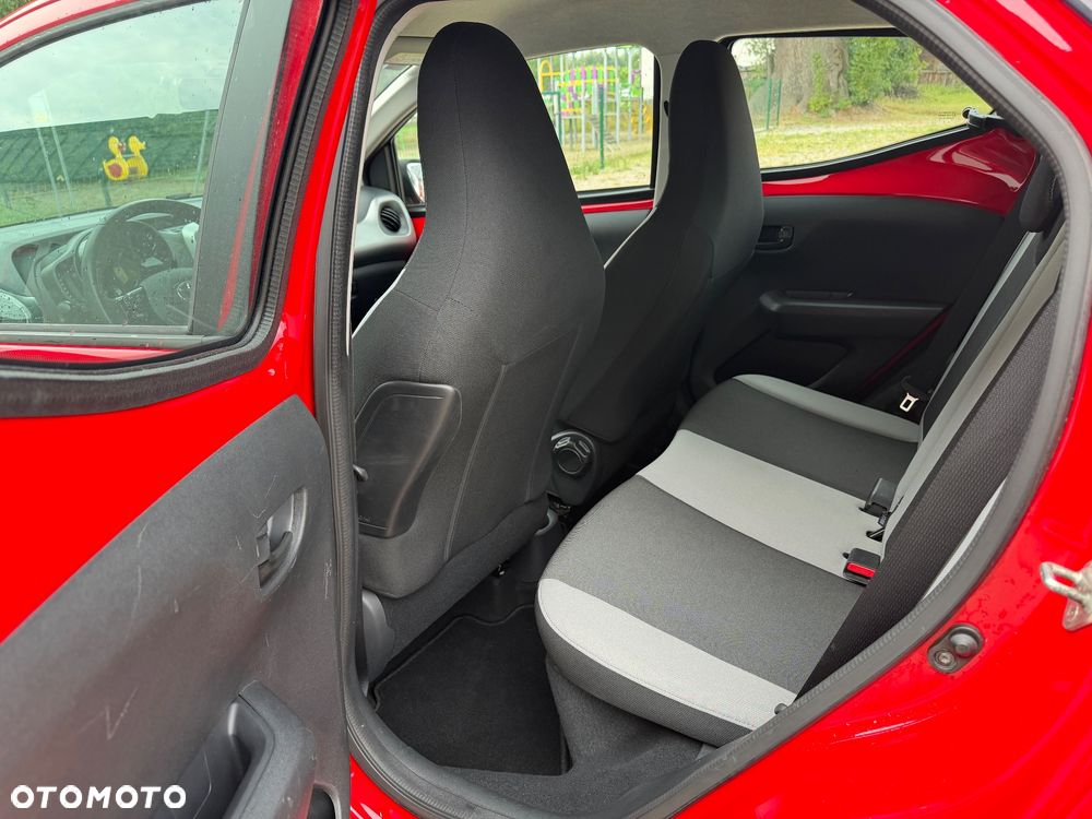 Toyota Aygo x-play touch - 16