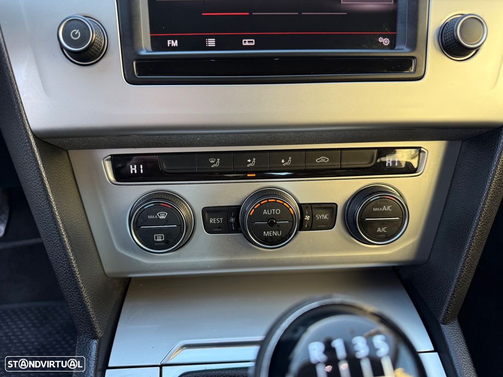 VW Passat 1.6 TDI Highline - 30