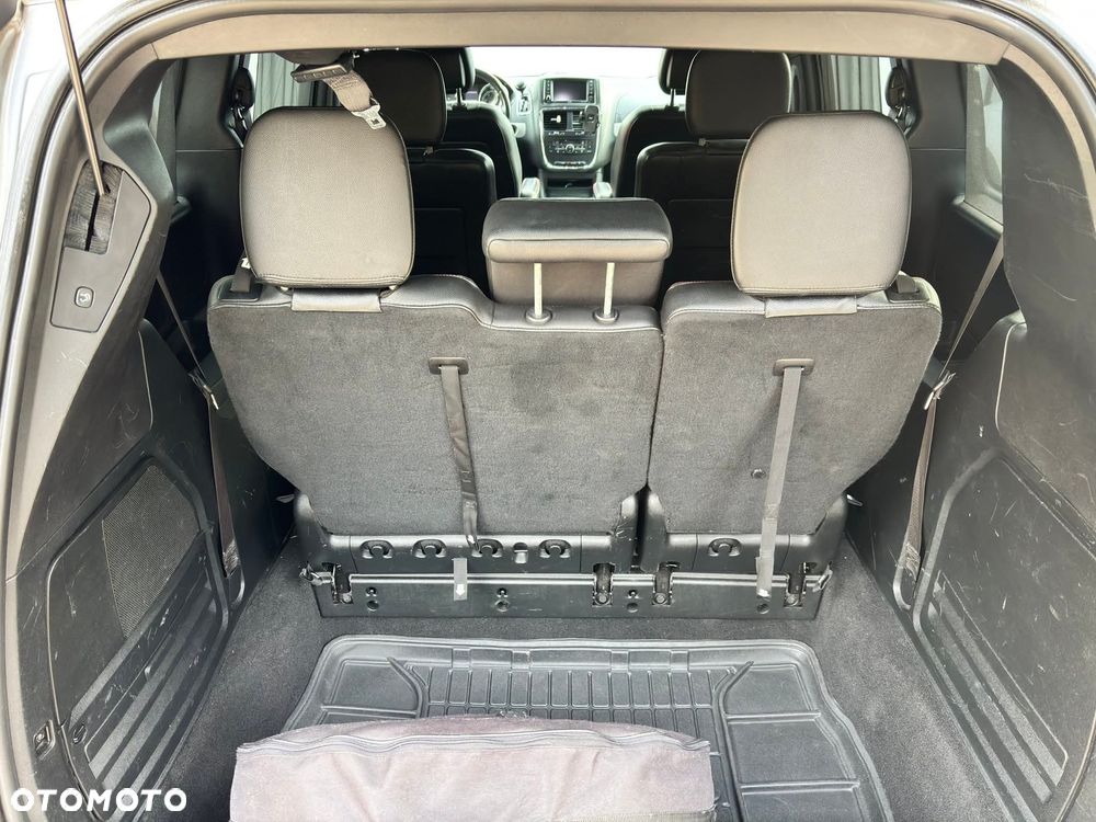 Dodge Grand Caravan - 11