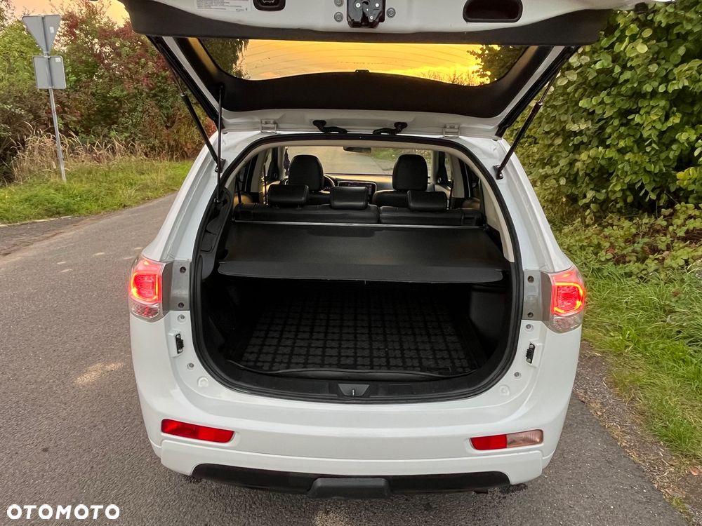 Mitsubishi Outlander PHEV Instyle NAVI - 16