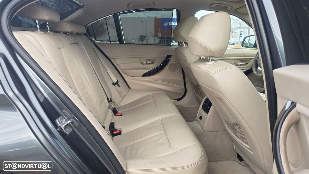 BMW 320 d Auto Line Luxury - 34