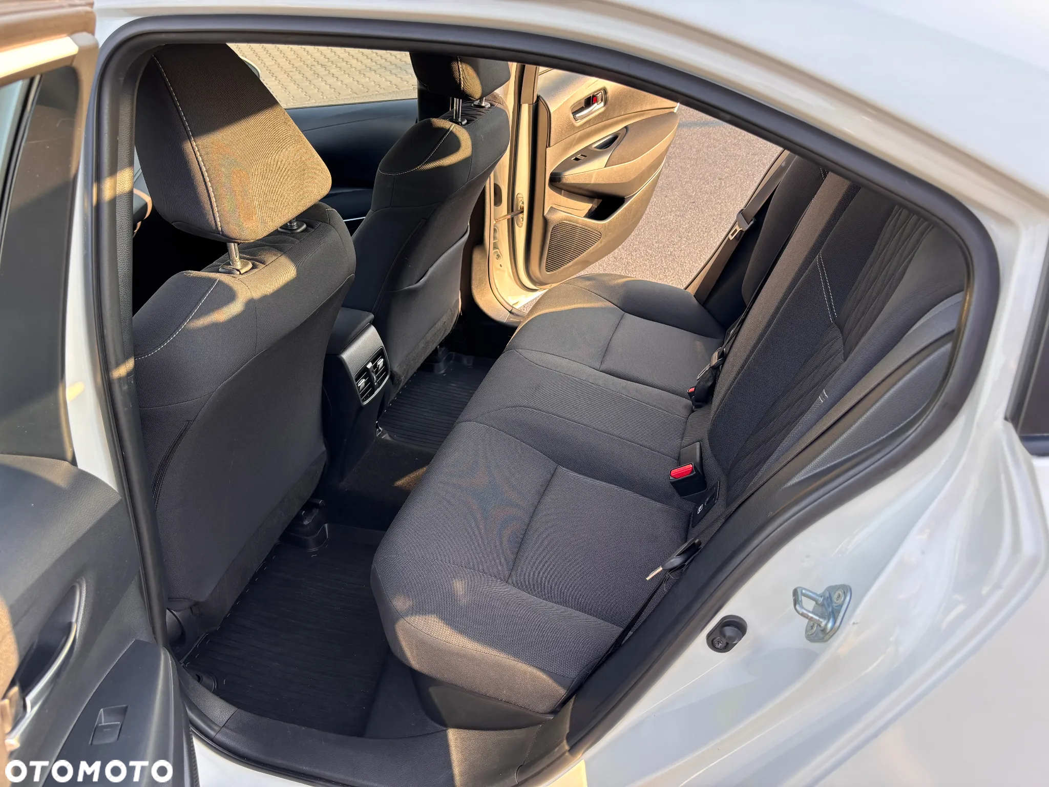 Toyota Corolla 1.8 Hybrid Comfort - 10