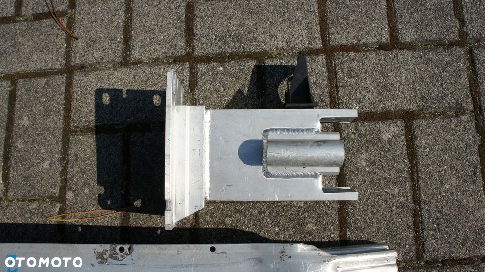 PAS PRZEDNI WZMOCNIENIE BELKA AUDI Q5 8R0 - 10