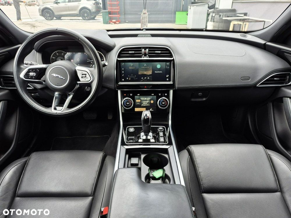 Jaguar XE - 27