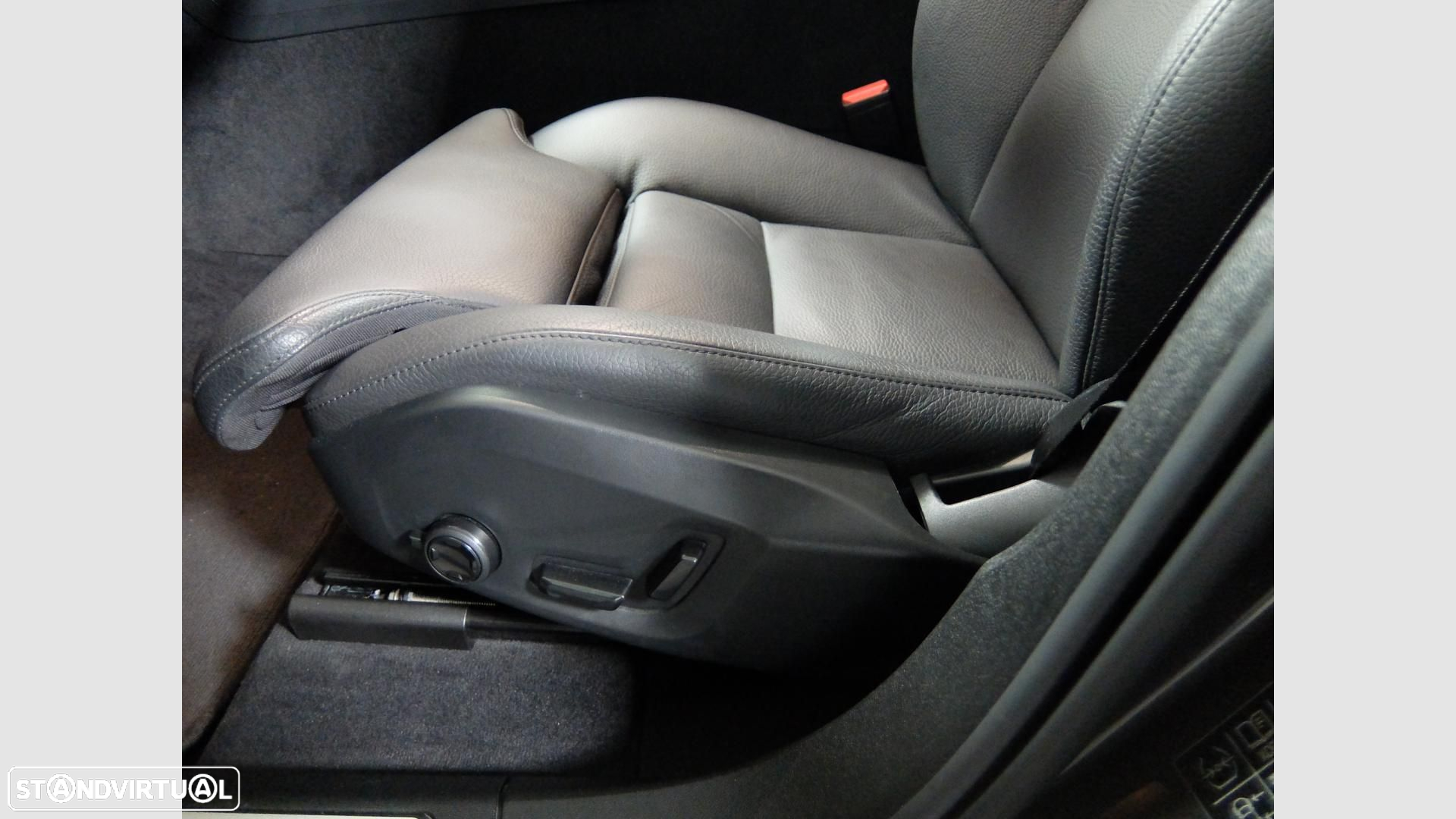 Volvo XC 60 2.0 T8 PHEV Plus Dark AWD - 15
