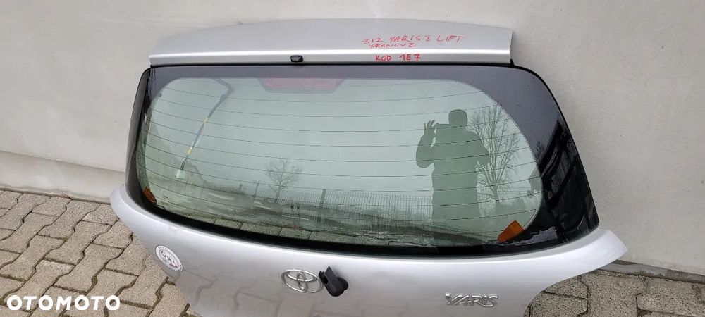 300ZŁ klapa Bagaznika Yaris I francuz Kod koloru 1E7 - 2