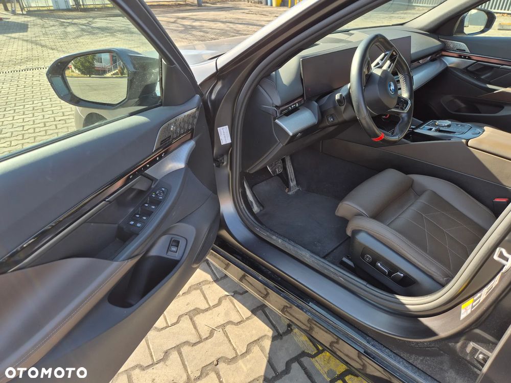 BMW i5 - 5